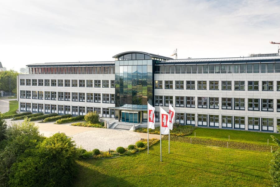 Company building of Müller Service GmbH. The company manages around 500 vehicles and 420 drivers and organizes the legally required driver's license check digitally with the liva solution from Carano.